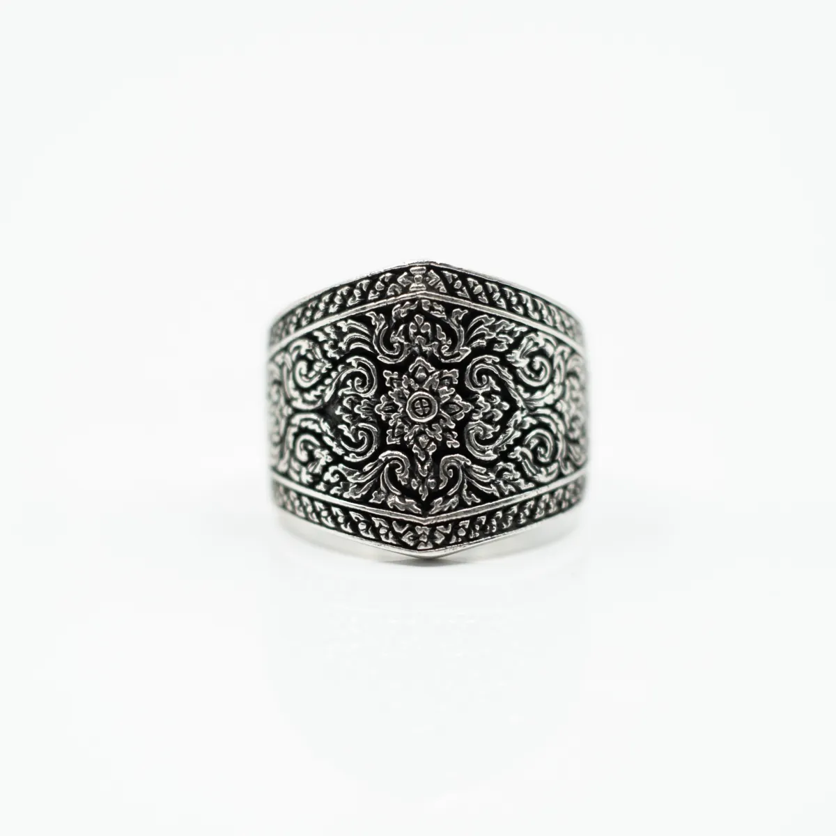 Inel lat broderie gotica Argint