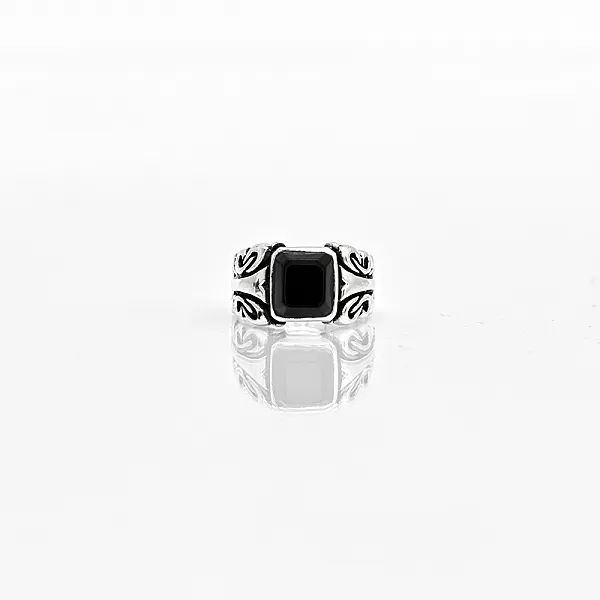 Inel gotic piatra patrata neagra Argint