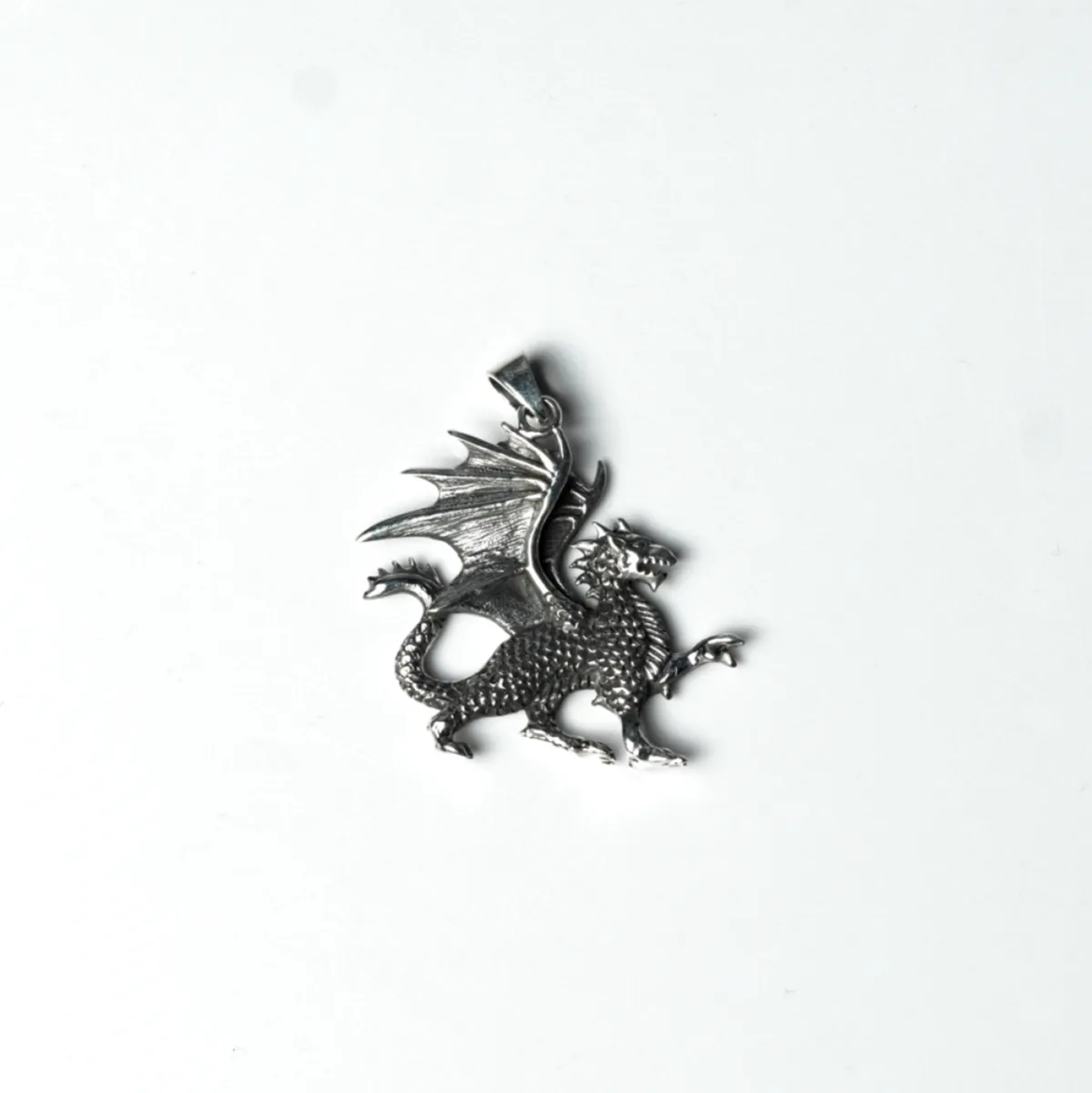 Pandantiv dragon in mers Argint