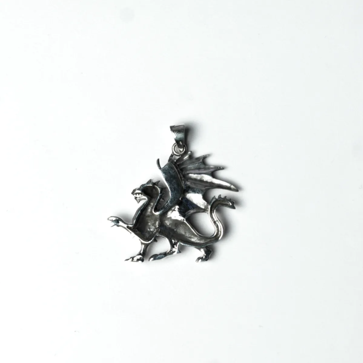 Pandantiv dragon in mers Argint