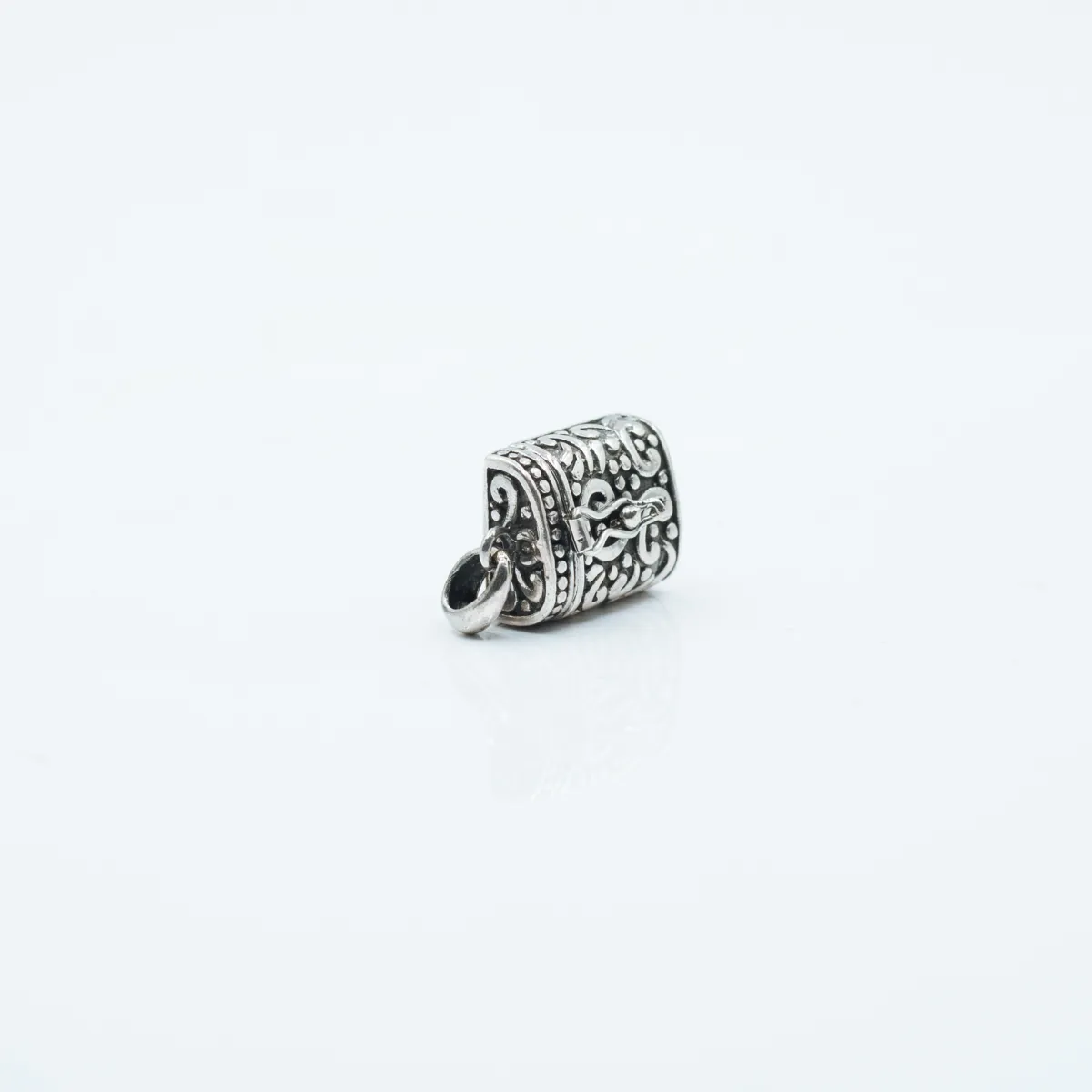 Pandantiv caseta cilindru plat broderie Argint