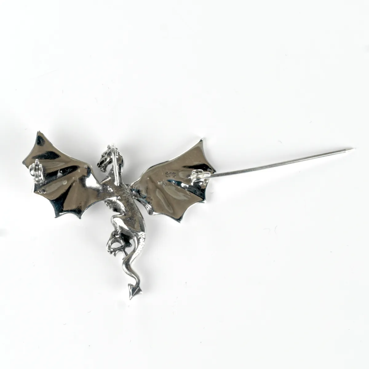 Brosa simpla dragon zburand s Argint