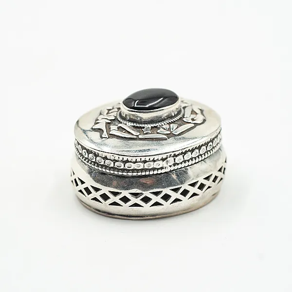 Caseta ovala onix India nr.4 Argint