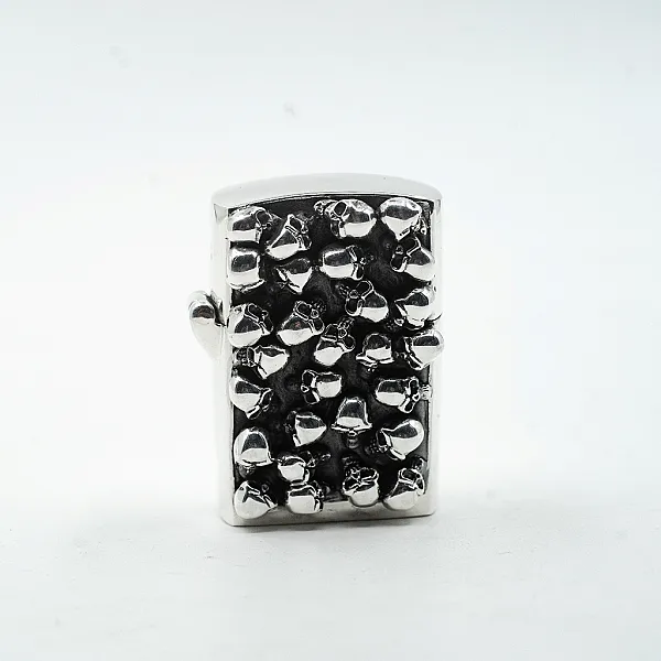 Bricheta Zippo capete de mort Argint