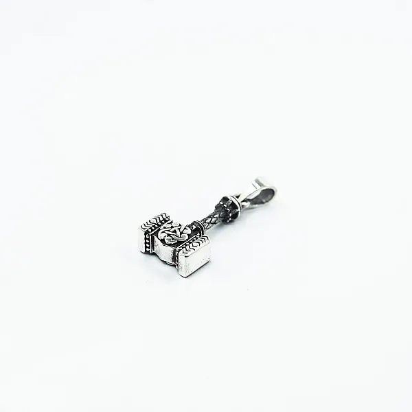 Pandantiv ciocanul Mjollnir nod celtic Argint