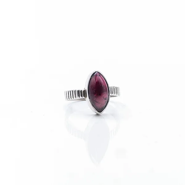 Inel oval ascutit dungi granat.caboson Argint