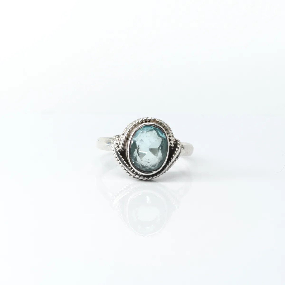 Inel oval sarma topaz albastru Argint