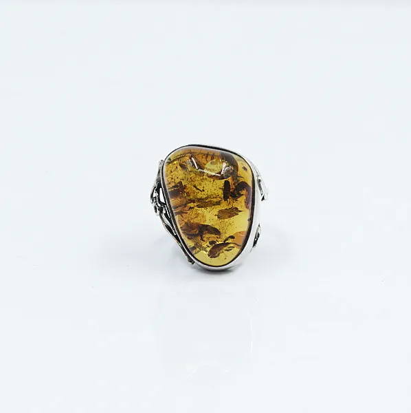 Inel triunghiular chihlimbar 2.8cm Argint